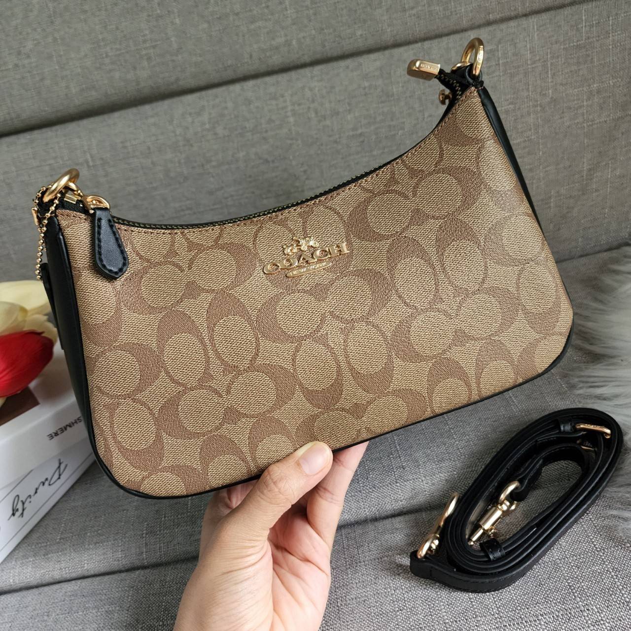 พร้อมส่งครบสี สวยทุกสีเลยค่า😘 ((CA173//CA209//CA548)) COACH TERI SHOULDER BAG 🔹กระเป๋าทรงพอช ในรูปแบบหนังแท้ หนังนิ่มสวยมากค่ะ