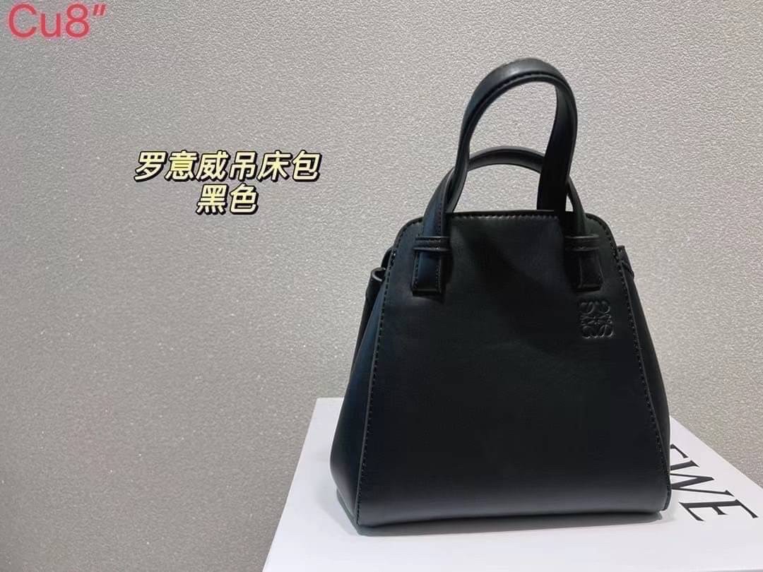 LOEWE Hammock Nugget Bag พร้อมส่ง 9 สี กระเป๋าสะพายดีไซน์สุดแซ่บ ที่สามารถปรับเปลี่ยนรูปทรงได้หลากหลาย มีลูกเล่นทำให้ใช้ได้ไม่มีเบื่อ