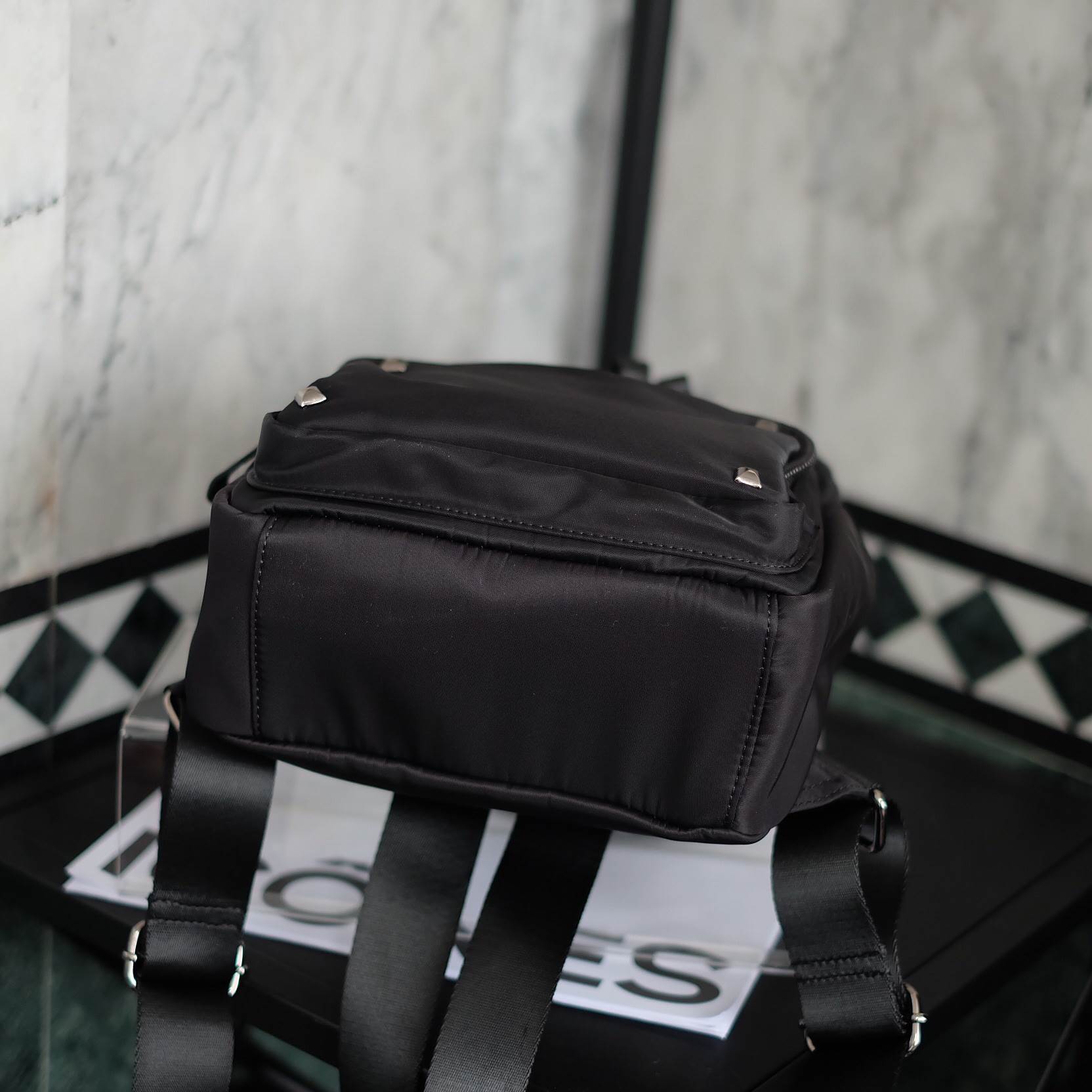 ใหม่สุด !!! เป้Keepไนล่อนห้อยพี่หมีteddy_duo เอาใจสาวๆ ชอบสไตด์ เป้ ทางร้านได้ รุ่น classic ประดับหมุดดำ จาก แบรนด์ keep มาฝากคะ จุดเด่น 💙 กระเป๋า ผ้าไนล่อน น้ำหนักเบา สายหนังแท้ ทนทาน ดีไซด์ ทันสมัย เข้าได้กับทุกชุด สายสะพายมีแผ่นหนังแท้รอง สะพาย