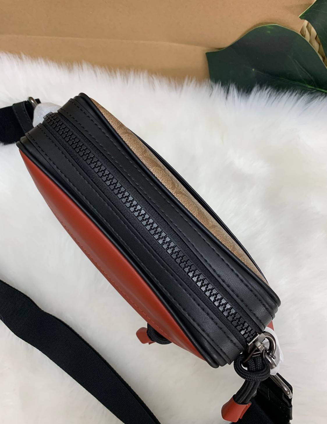 ของแท้ 💯% COACH GRAHAM CROSSBODY IN COLORBLOCK SIGNATURE ((83133)) พร้อมส่งค่ะ! กระเป๋าสะพายครอสบอดี้ร์ หนังแท้อย่างดี นิ่มมือค่ะ