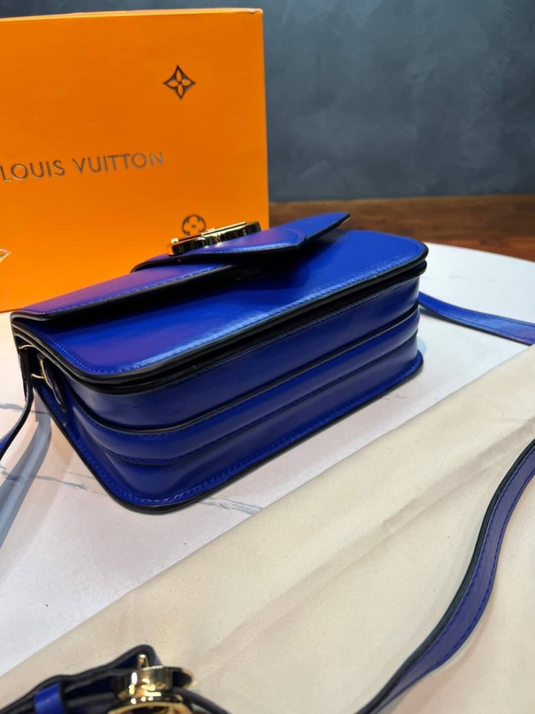 VIP 】หนังแท้ Louis Vuitton Crossbody & Shoulder Bag พร้อมส่งที่ไทย 3 สี Size 23cm