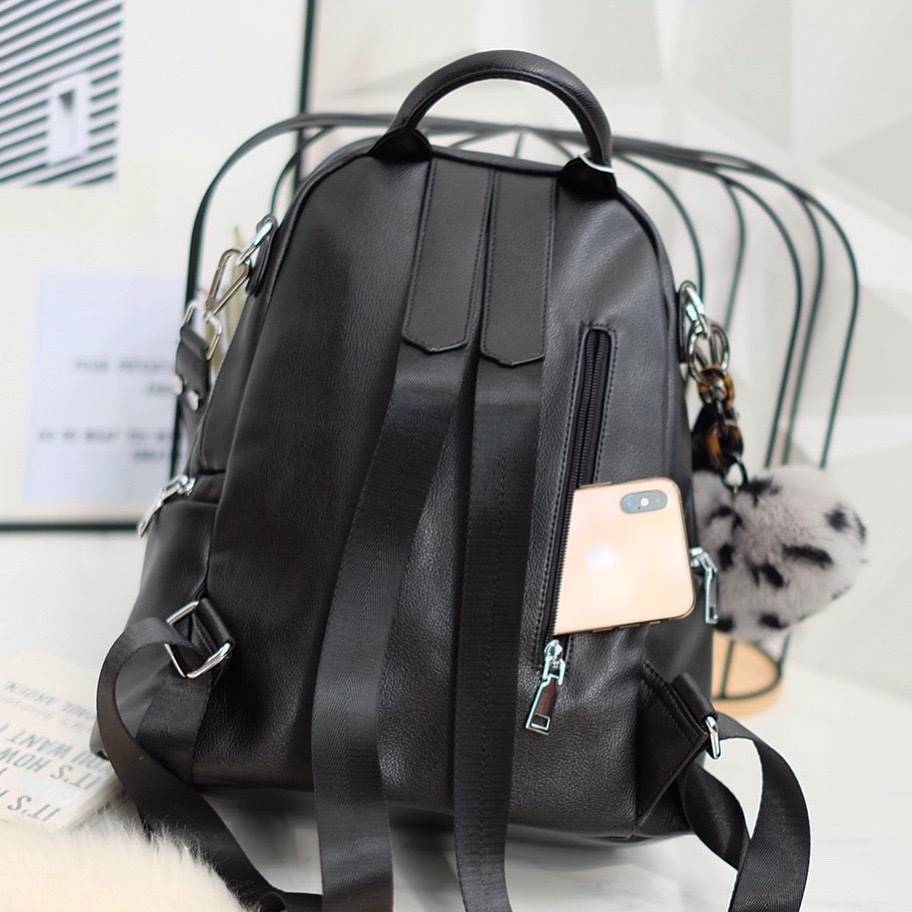 กระเป๋า ทรงน่ารัก มากๆๆๆ จากแบรนด์ KEEP รุ่น Misty backpack มาใหม่ หนัง Microfiber ผิวสัมผัสคล้ายหนังวัวแท้ เนื้อหนา นิ่มมือ พิเศษ!! เป้ใบนี้ มีสายสั้นหนังสำหรับสะพายไหล่ให้ด้วยคะ ใครชอบเป้สไตล์นี้ ห้ามพลาดเลยน๊า สวยจริง คอนเฟิร์มเลย