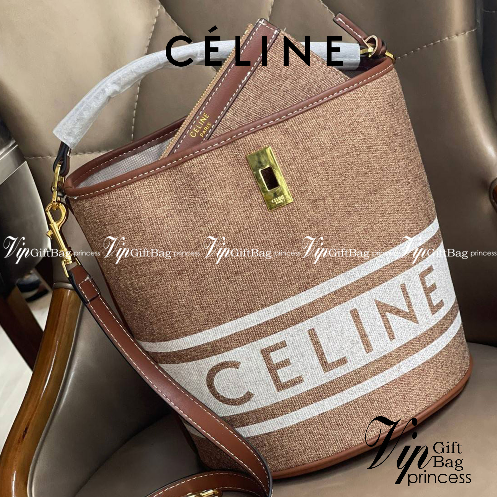 Celine Bucket Bag In Textile with Celine Logo สาว ๆ คนไหนกำลังมองหากระเป๋าสะพายที่สามารถจุของได้แบบกำลังพอดี เราขอแนะนำเป็นใบนี้เลยค่ะ เพราะมีขนาดที่ไม่เล็กและไม่ใหญ่จนเกินไป ให้ความคล่องตัวสูง มีฐานกว้างสามารถใช้สะพายไหล่เมื่อต้องการออกงานทางการหรือจะสะพ