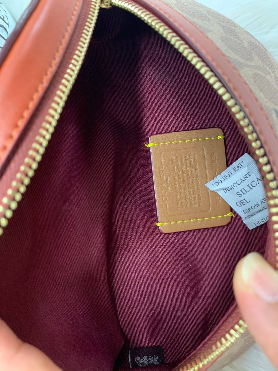 LIMITED EDITION !! COACH BELT BAG IN SIGNATURE WITH REXY BY GUANG YU กลับมาอีกครั้งกับ Coach X Disney สวยงามมากๆค่ะ คาดอก คาดเอวได้ ลาย C ตัดขอบหนังเรียบ มีช่องซิปทั้งหน้า//หลัง ใส่มือถือได้ทุกรุ่น;พาสปอร์ตได้ ;กระเป๋าเงินใบกลางได้;อื่นๆจำเป็นได้ครบค่ะ.