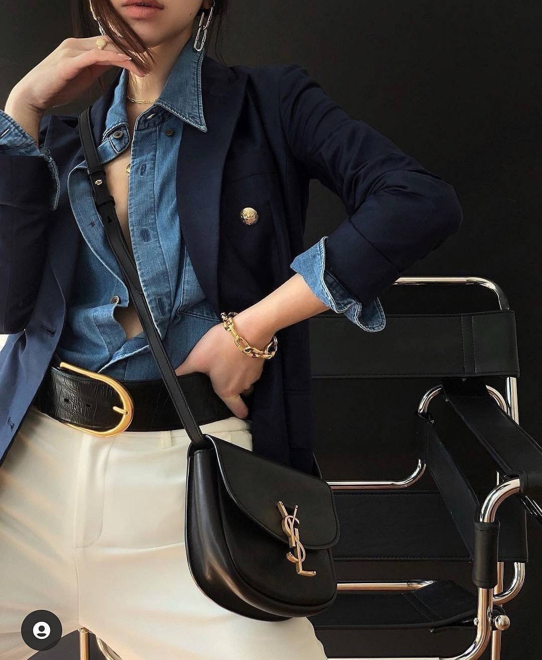 YVES SAINT LAURENT YSL BAG VIP GIFT WITH PURCHASE (GWP) พรีเมี่ยมกิ้ฟ Limited Edition จาก YSL DUTY FREE COUNTER ทรงสี่เหลี่ยมหนังสวยหรูอยู่ทรงเปิดปิดด้วยฝาปิดโลโก้แบรนด์อะไหล่ทองวินเทจ ภายในโล่งมีช่องหลัก และช่องใส่บัตรสามารถใส่มือถือของใช้จุกจิกได้เยอะ ส