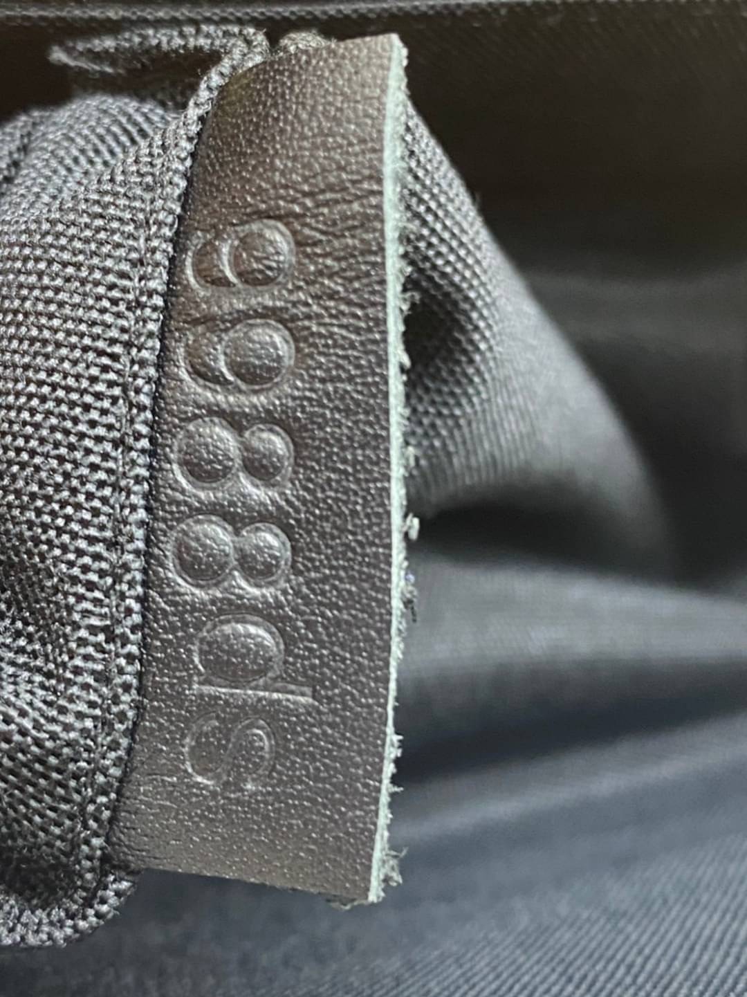 พรีเมี่ยมกิ๊ฟแท้ 100% 】พร้อมส่งที่นี่ที่เดียว VIP gift Louis Vuitton Coussin สีขาวละมุน งานหนังแท้ ปั้มลายสวยมาก มาพร้อมสายโซ่ทองและสายผ้า มีจำกัดน้าา