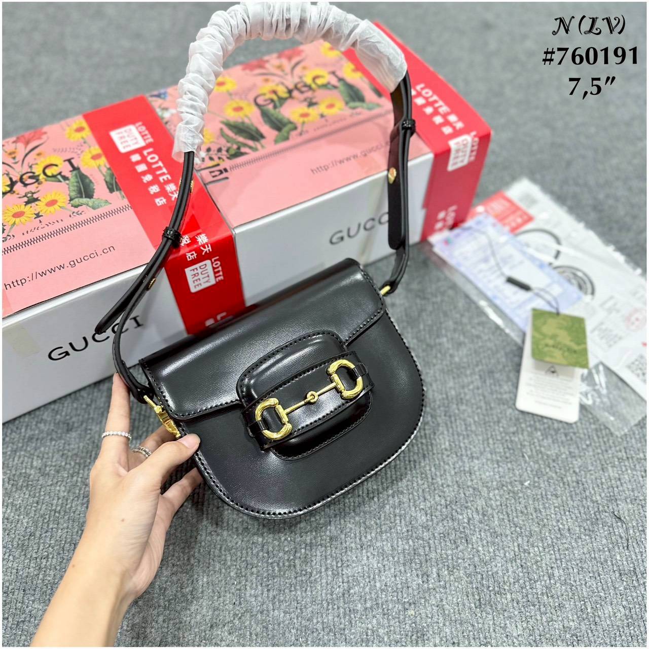 Gucci Horsebit 1955 mini rounded bag กระเป๋าสะพายทรงคลาสสิคดีไซน์ฐานกลม ไซส์มินิกะทัดรัด สวยผู้ดี ภายในเป็นช่องโล่ง มีช่องใส่ของจุกจิกได้ จุได้แบบกำลังดี