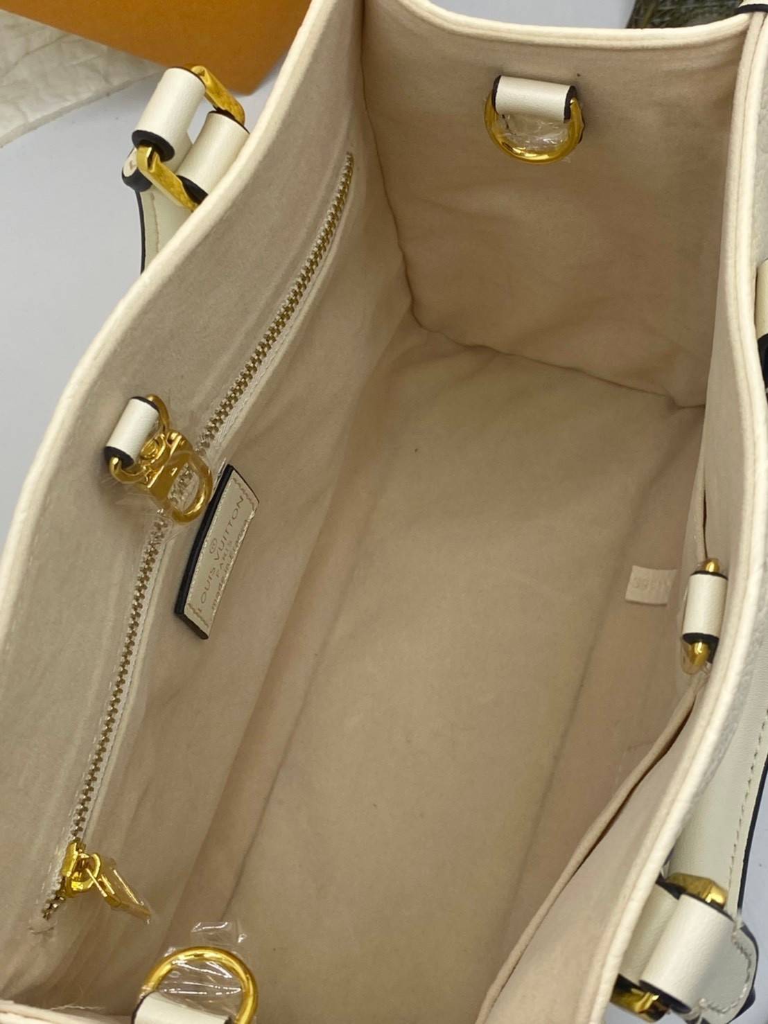 พรีเมี่ยมกิ๊ฟแท้ 100% 】พร้อมส่งที่นี่ที่เดียว VIP gift Louis Vuitton Onthego งานหนังแท้ จุของได้เยอะมาก มี 5 สี