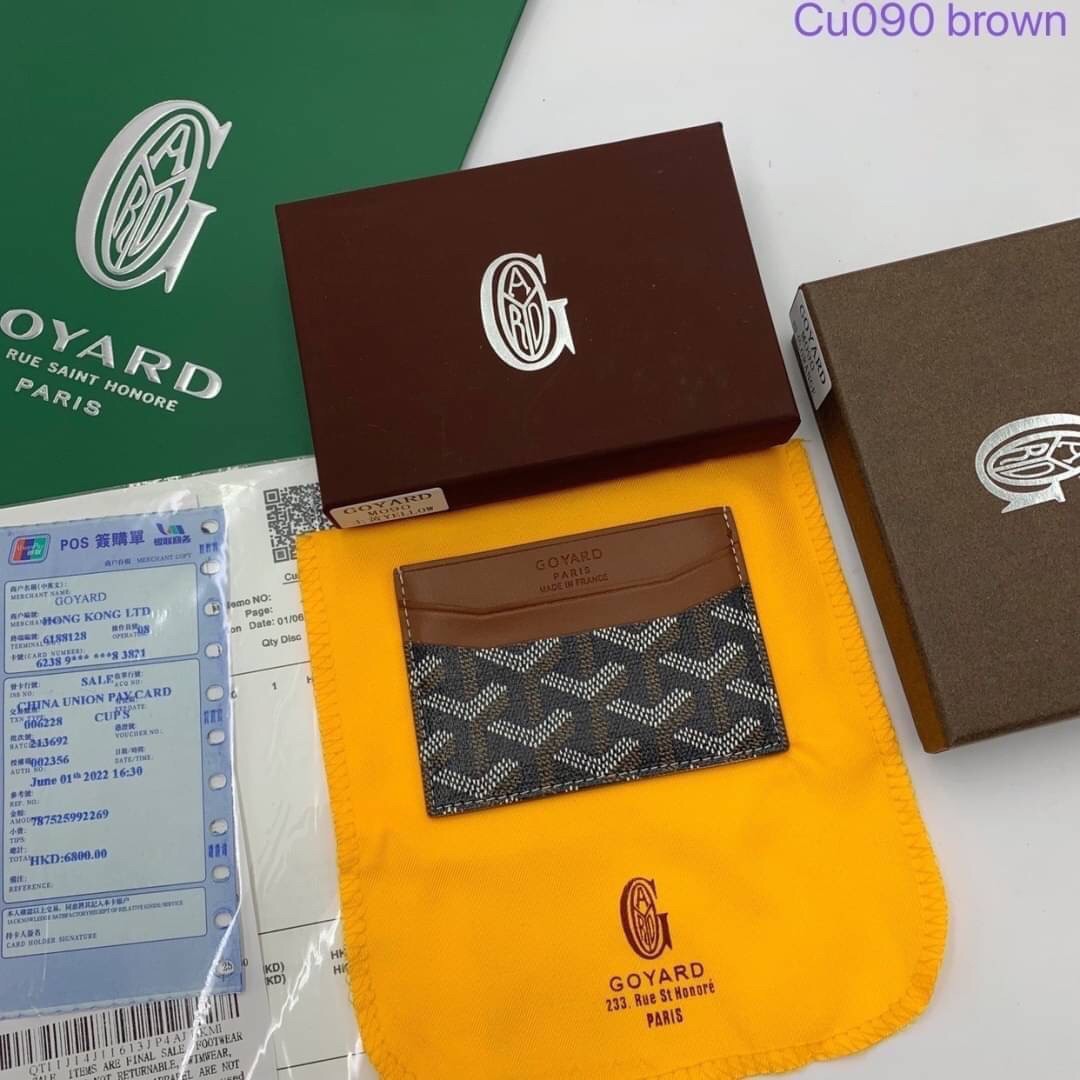 GOYARD Card Holder กระเป๋าใส่การ์ดรุ่นแบน ใช้ง่าย ใส่บัตรได้เยอะ (ใส่ซ้อนกันเลยจ้า) ด้านบนใส่แบงค์พับครึ่งได้นะคะ ดีมาก ผู้ชายก็ชอบ ผู้หญิงก็ชอบ