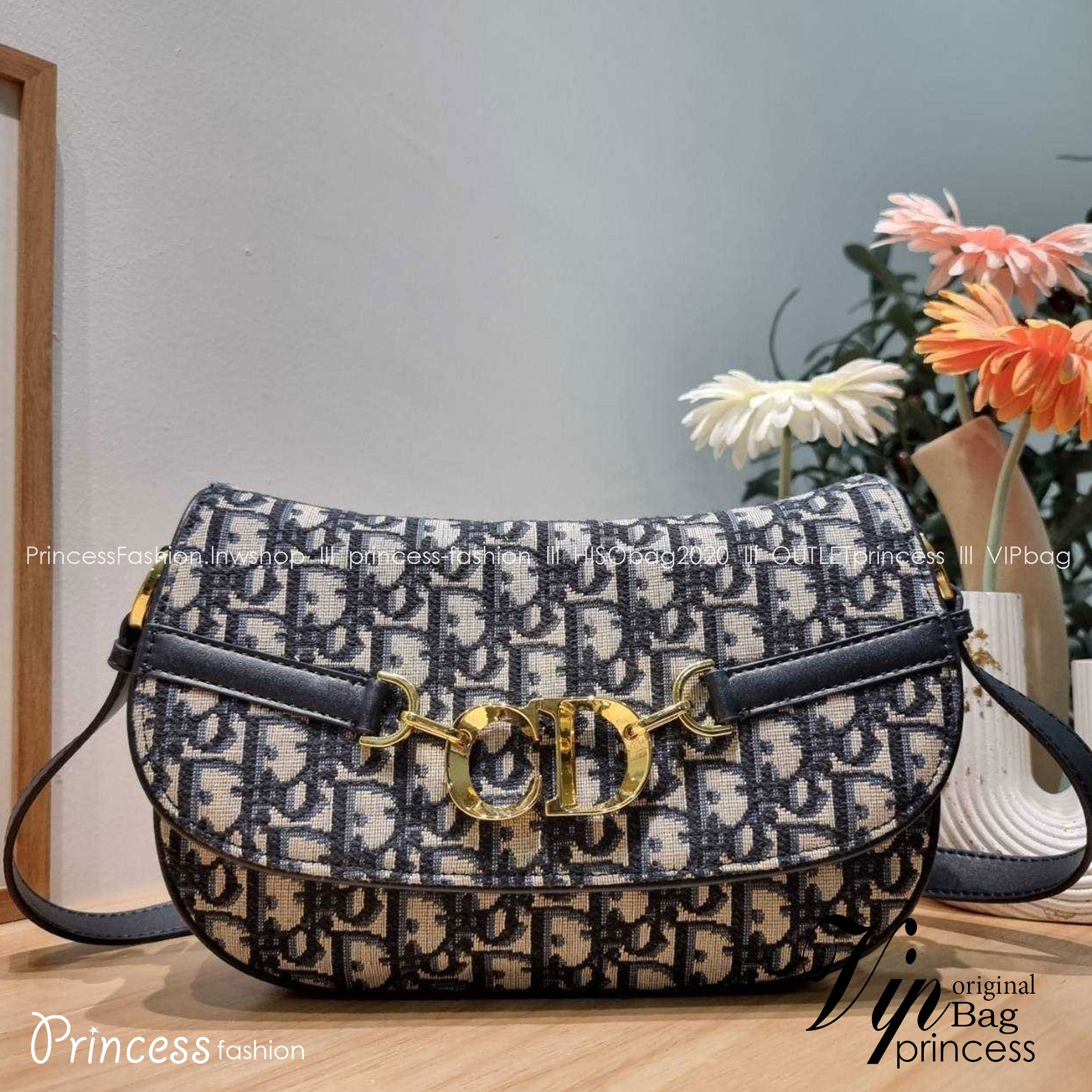 Small CD Besace Bag Blue Dior Oblique กระเป๋าสะพายทรงสวย ดีไซน์โลโก้โดดเด่นและหรูหรา