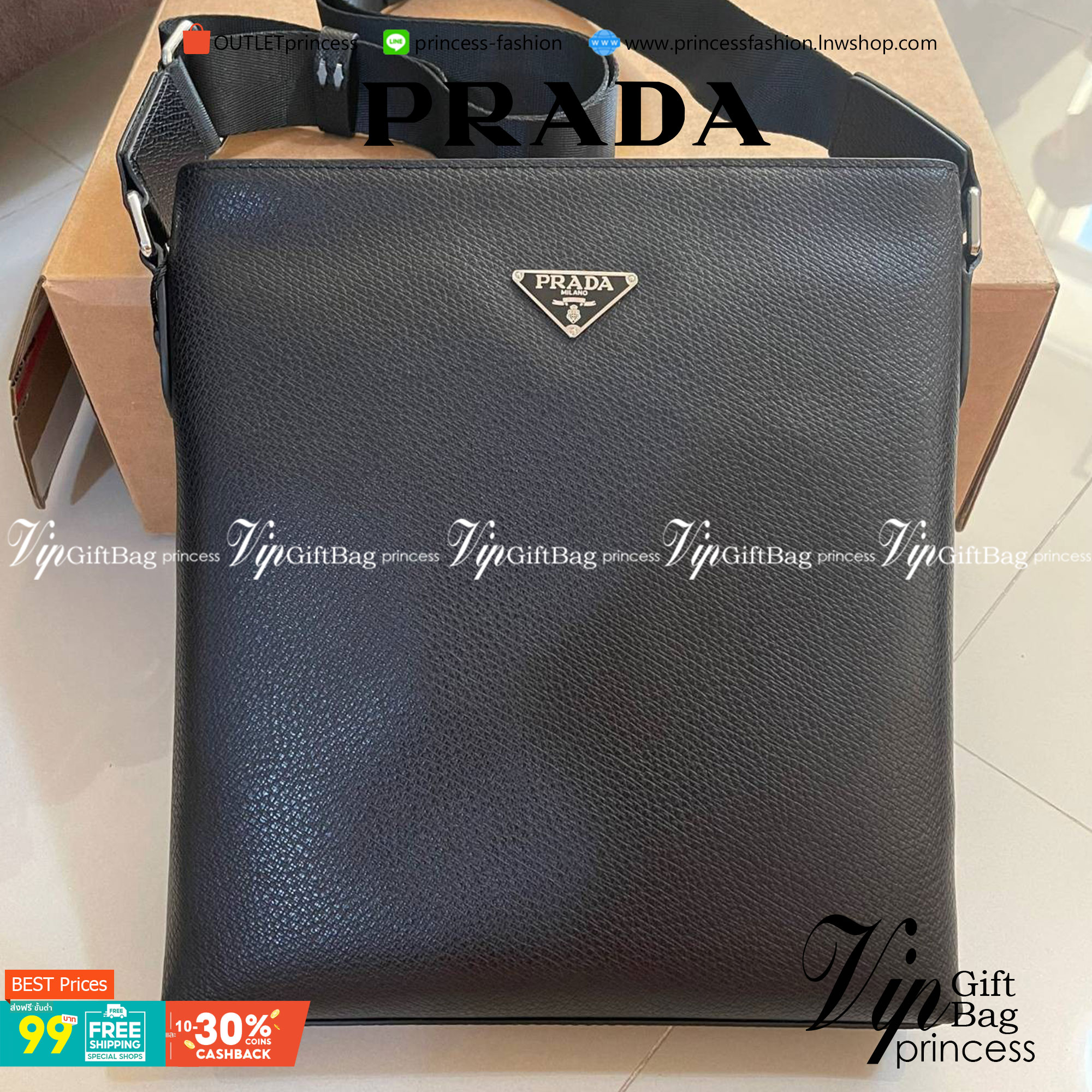 หนังแท้ PRADA SAFFIANO MAN BAG รุ่นตามหา Rare item!! กระเป๋าสะพายข้างคุณผู้ชาย งานสวยมาก เป็นหนังแท้ทั้งใบ ใส่ ipad ได้ จุของได้เยอะพอสมควรเลยค่ะ งานเรียบแต่หรูสุดๆ คุณภาพเกินราคาจริงๆ ค่าา