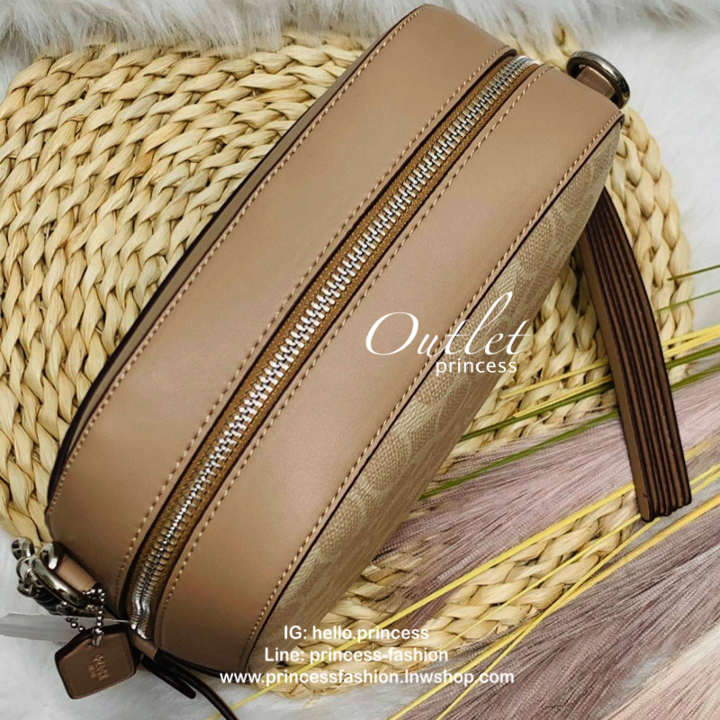 COACH SIGNATURE CROSSBODY BOX BAG ((F31208)) 🔺สินค้าขายดี กระเป๋าสะพายวัสดุหนังแท้ จาก coach factory outlet หนังนิ่ม ทรงสวย ตัวกระเป๋าลายแบรนด์ ตัดขอบหนังเรียบได้สวยงามค่ะ ด้านหน้า-หลัง มีช่องสำหรับใส่ของ เปิดปิดกระเป๋าแบบซิป ที่จับเป็นพวงหนังอะไห