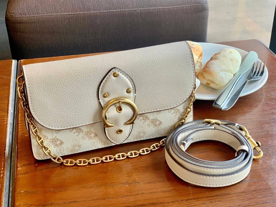 Coach Beat Crossbody Clutch In Signature Canvas With Horse And Carriage Print((6910//4760)) 🌈ได้ไปไม่ผิดหวังแน่นอนค่ะ! กระเป๋าหิ้วได้//คลัทออกงานได้//สะพายครอสบอดี้ร์ได้ สุดคุ้ม! หนังแท้อย่างดี smooth leather ค่ะ
