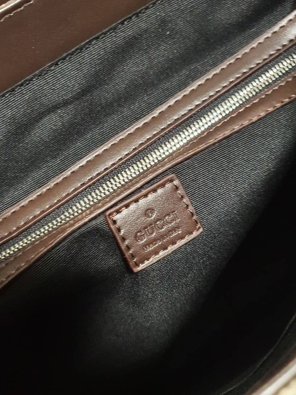 GUCCI VINTAGE MASSENGER BAG ใบใหญ่ ลายแบรนด์ตัดขอบ ทรงสุดฮิต ดีไซน์สวยตัวกระเป๋าอยู่ทรง