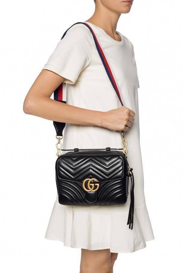 VIP GUCCI GG MARMONT TOP HANDLE SHOULDER BAG / BOLSA GG MATELASSE กระเป๋าถือ กระเป๋าสะพาย คอลเลคชั่นสุดหรู มาพร้อมสายสปอร์ตสะพายยาว สามารถปรับระดับได้ ถอดได้ เป็นอีกรุ่นที่โดดเด่นมากๆ การใช้งานคล้องตัวสุดๆ โดดเด่นด้วยโลโก้ GG ขนาดใหญ่เป็นเอกลักษณ์