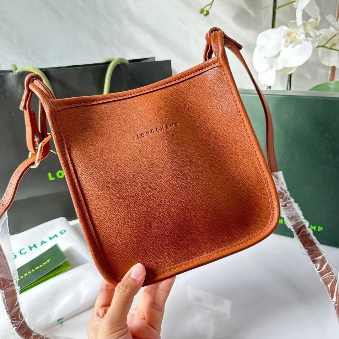 LONGCHAMP LE FOULONNÉ CROSSBODY BAG กระเป๋าสะพายที่เรียบง่ายและดูดี การออกแบบที่คล่องตัวของรุ่นนี้เหมาะอย่างยิ่ง