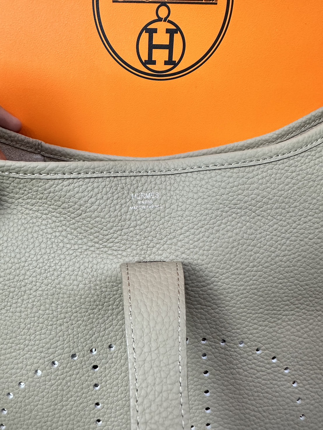 HERMES Evelyne PM Bag The Perfect Crossbody Bag 29cm กระเป๋าทรงโท้ทแบรนด์หรู เอกลักษณ์ของความสง่างาม เกรดออริ สลับแท้ 1:1 ใช้งานต่างประเทศได้