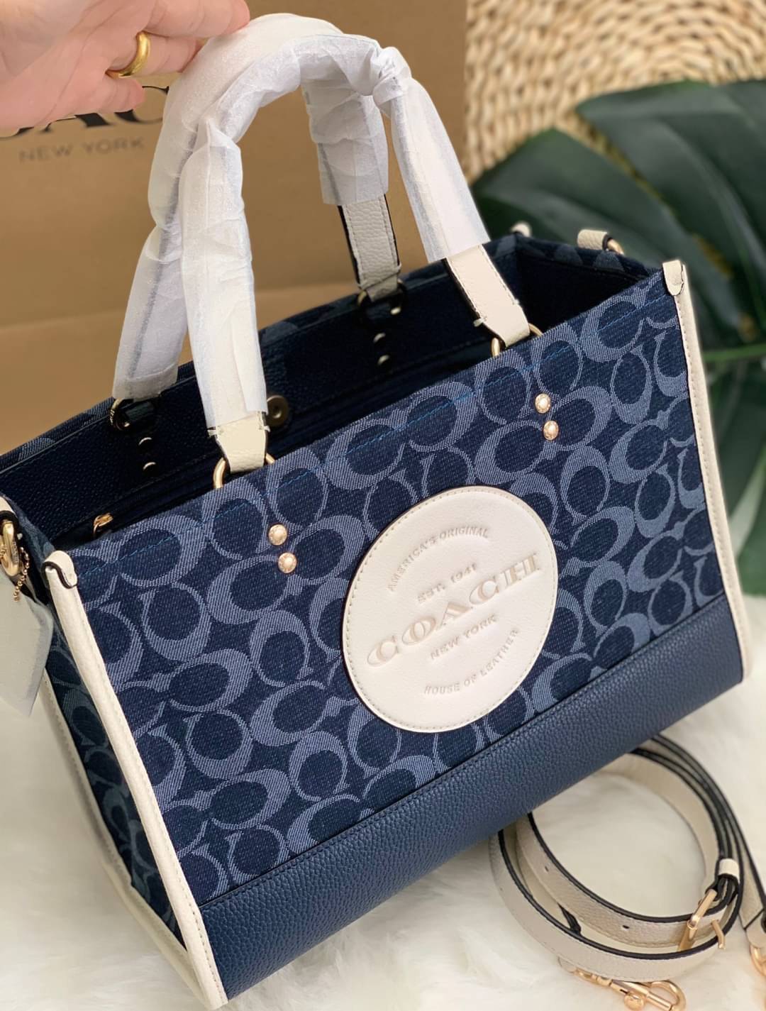 ของแท้ 💯% COACH DEMPSEY CARRYALL IN SIGNATURE JACQUARD WITH PATCH (COACH C2826) 🌈สินค้าขายดี รอบทีาแล้วใครไม่ทัน รอบนี้ห้ามพลาดจร้าา