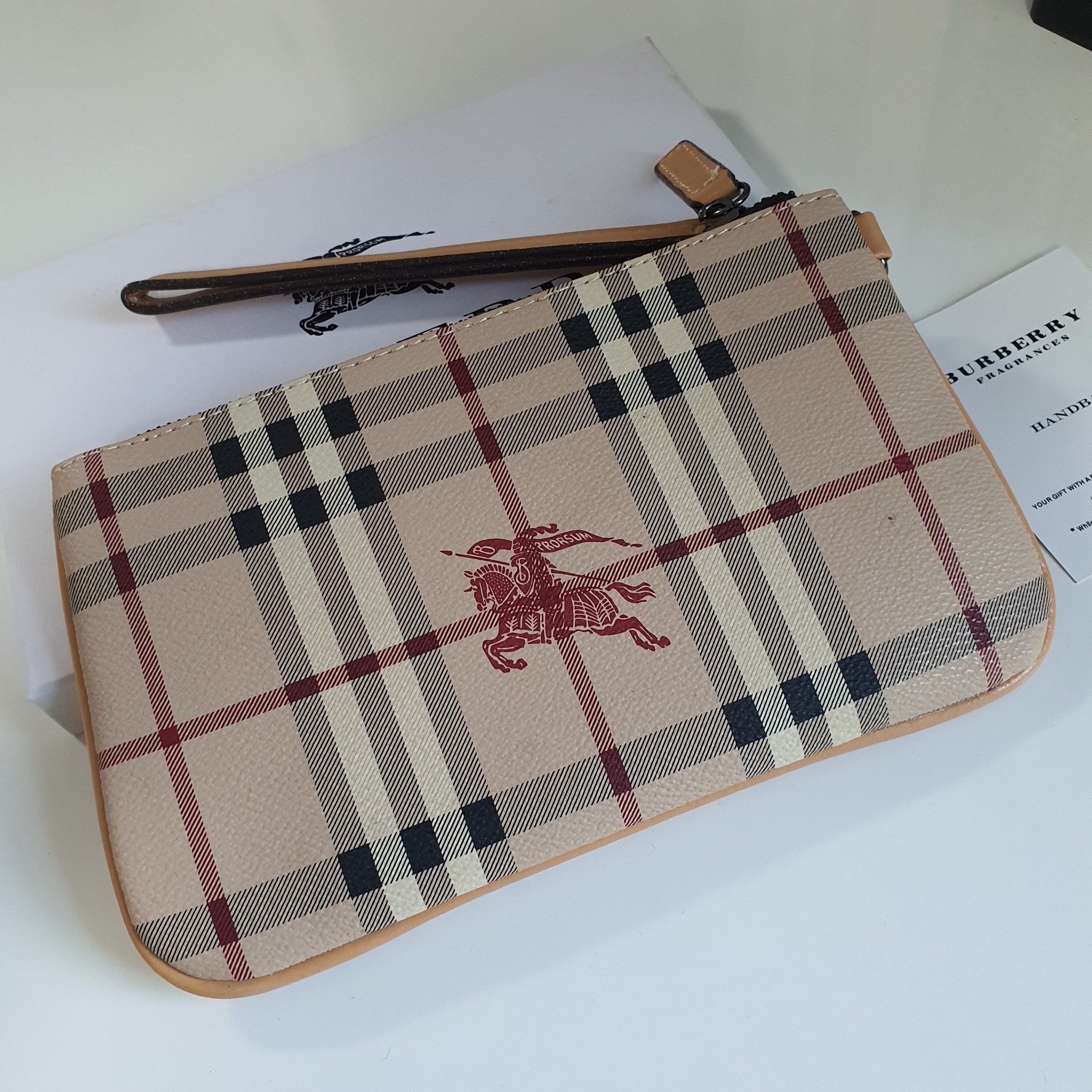 BURBERRY FRAGRANCES WRISTLET VIP Gift With Purchase Limited Edition พรีเมี่ยมกิ๊ฟของเเท้จากเคาน์เตอร์น้ำหอม