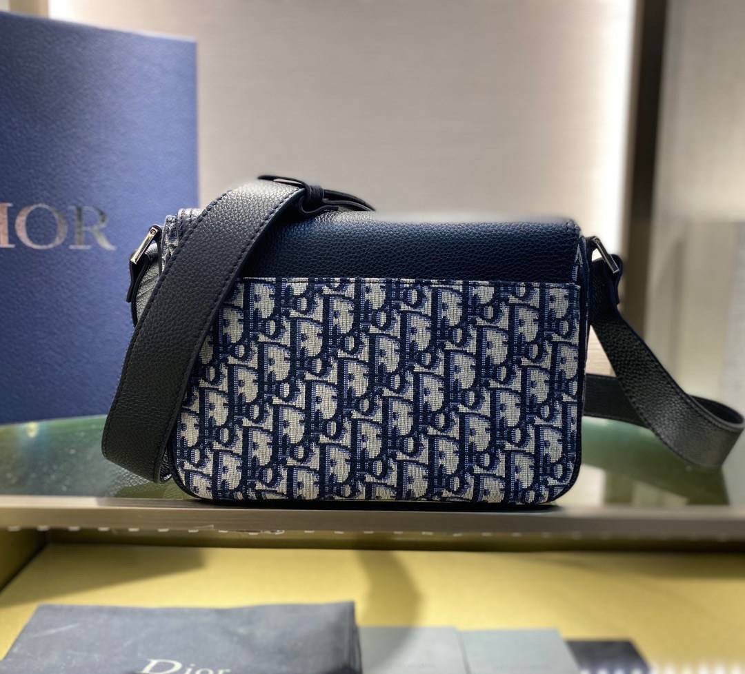 หนังแท้ DIOR MINI SADDLE MESSENGER BAG Beige and Black Dior Oblique Jacquard and Black Grained Calfskin พร้อมส่งที่ไทย งานหนังแท้และผ้าแจ็คการ์ดออริจินอล ภาพสินค้าถ่ายจากงานขายจริง ใช้งานต่างประเทศได้