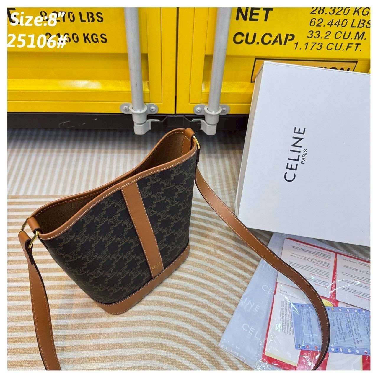 Celine bucket bag in Triomphe canvas and leather / Celine Tote Bag 6" 8" 9.5" กระเป๋าสะพายทรงบัคเก็ต โท้ทรุ่นแรกของแบรนด์ที่ได้รับความนิยมมากที่สุด ควรมีติดตู้ไว้เลย ดีไซน์สวยคลาสสิคไม่มีเอาท์