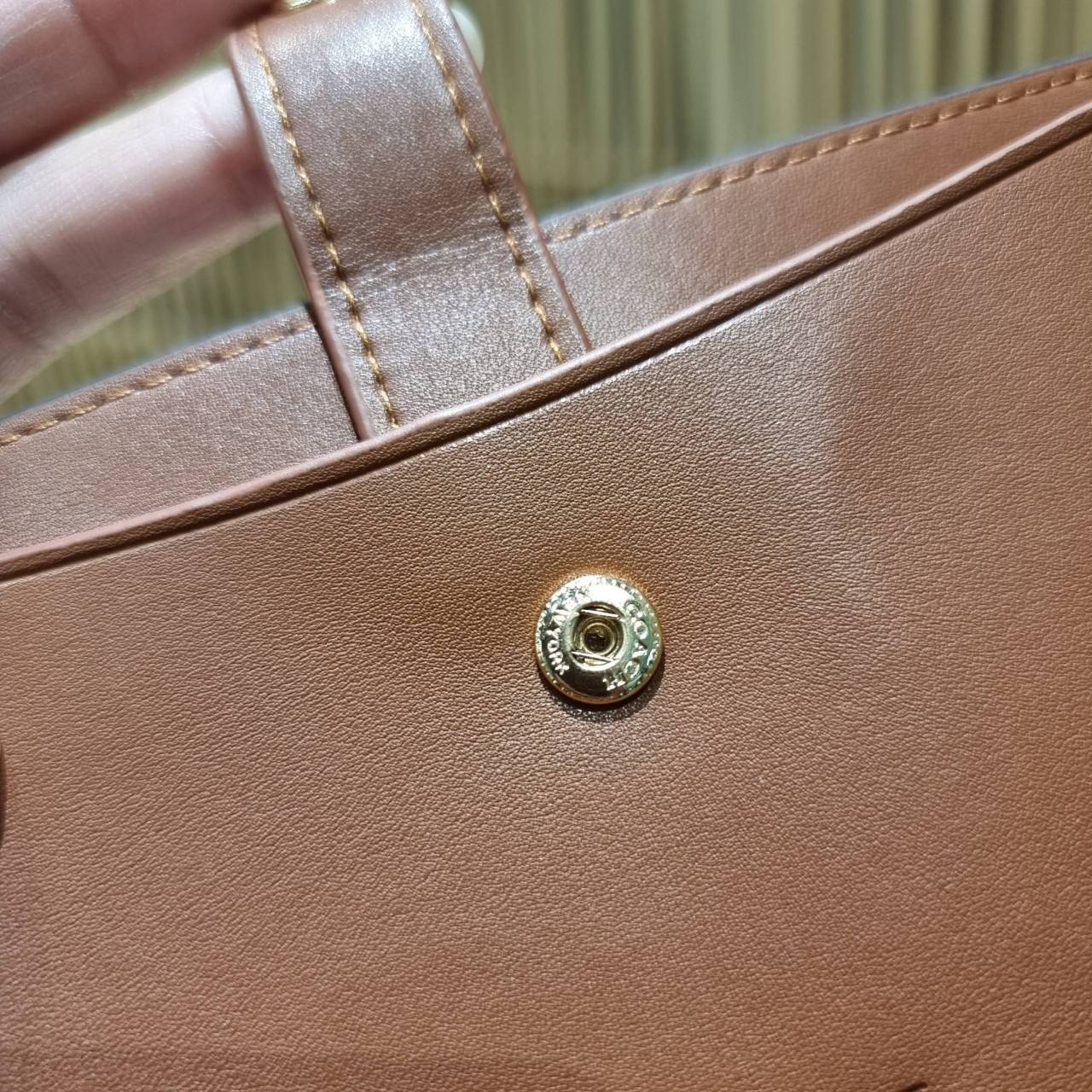 พร้อมส่ง 7 สี COACH C2874 TECH WALLET IN COLORBLOCK SIGNATURE CANVAS จัดให้สีใหม่ก่อนใคร!! ดีไซน์ใหม่ คอลเลคชั่นสวยหรู กระเป๋าสตางค์พร้อมสายคล้องมือ ง่ายต่อชีวิตมากจ้า!! มันดีอะไรเบอร์นี้ ใส่ได้ทั้งบัตร และโทรศัพท์ก็ใส่ได้ทุกรุ่น แถมยังมีช่องซิปแยกไปอีก ช