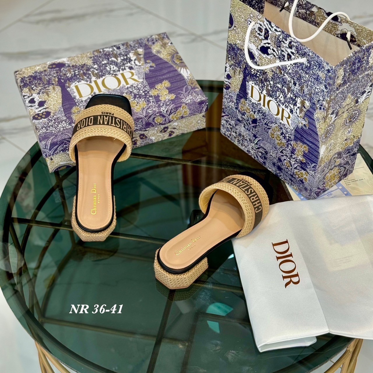 พร้อมส่ง Dior Sandals รองเท้าแตะดิออ รองเท้าส้นเตี้ย เสริมส้น งานคัดเกรดคุณภาพทอละเอียด ปั้มแบรนด์ พื้นยางกันลื่นอย่างดี กระชับเท้า ใส่สบายเดินได้นาน ไม่เจ็บไม่บีบเท้า สวยเกินราคา ภาพถ่ายจากงานจริง สวยตรงปกค่ะ