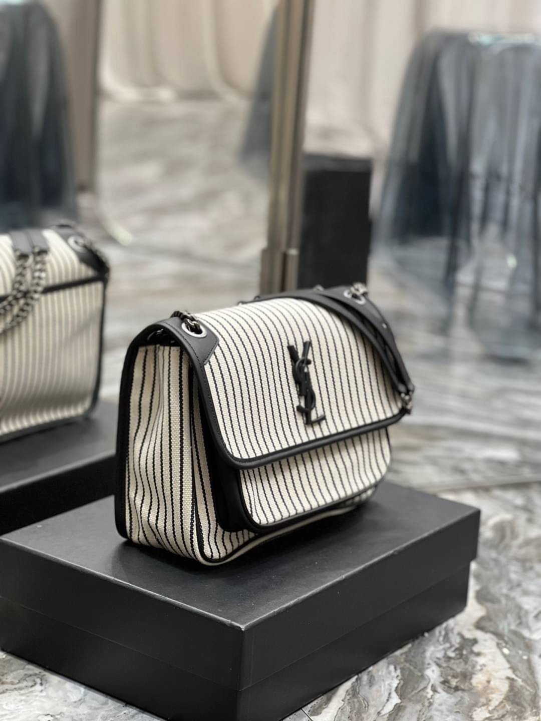 YSL Niki Medium Striped Canvas Shoulder Bag / YSL Niki Striped / YSL NIKI MEDIUM CHAIN BAG IN CANVAS เกรดเทพ ออริจินอล งานหนังแท้และผ้าแคนวาสอย่างดี ภาพถ่ายจากงานขายจริง ใช้งานต่างประเทศได้