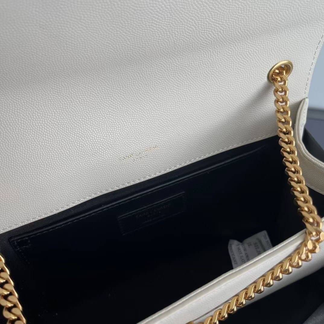 YSL kate medium chain bag in grain de poudre embossed leather 24cm กระเป๋าสะพายแบรนด์หรู รุ่นฮิตลอดกาล งานสวยดูดีมีระดับ ปั้มทุกจุด ขนาดกระทัดรัดกำลังดี มาพร้อมาสะพายโซ่ยาว เลื่อนปรับเป็น 2 แถว เพื่อสะพายเป็นสายสั้นได้ ด้านในโล่งกว้าง ใส่กระเป๋าสตางค์ใบยา