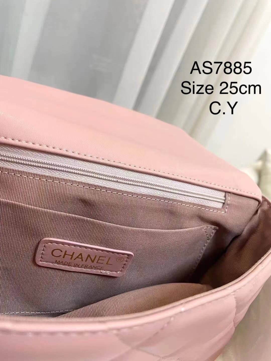 CHANEL flap pearl with chain พร้อมส่ง ที่สุดของความคลาสสิค อะไหล่ทองหรูหรา ด้านหน้าประดับโลโก้ฝังมุก หนังอย่างดี น้องมีความนิ่มสัมผัสแล้วหลงรักแน่นอนค่ะ