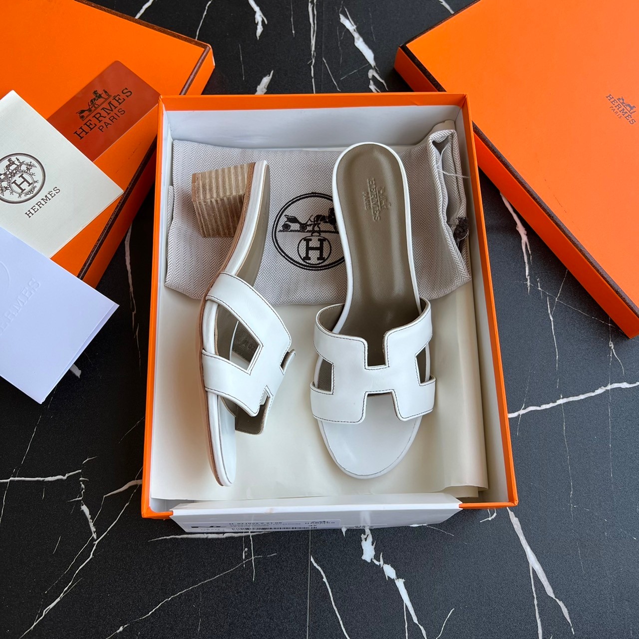 หนังแท้ Hermes sandal leather รองเท้างานสั่งตัตใช้สลับแท้ เกรดออริจินอล ตรงพื้นรองเท้าทำจากไม้รองด้วยหนังแท้ 100%