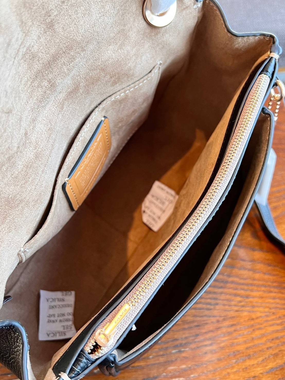 Coach Disney X Coach Klare Crossbody 25 In Signature Canvas With Patches((CC152)) พร้อมส่งก่อนใคร! เริ่ดๆ ชิคๆ กันก่อนค่ะ กับกระเป๋าสะพายแบบครอสบอดี้ร์หรือทบสายคู่ใช้งานแบบหิ้วหรือคล้องไหล่ได้ ✔️หนังแท้อย่างดีสวยมากๆค่ะ