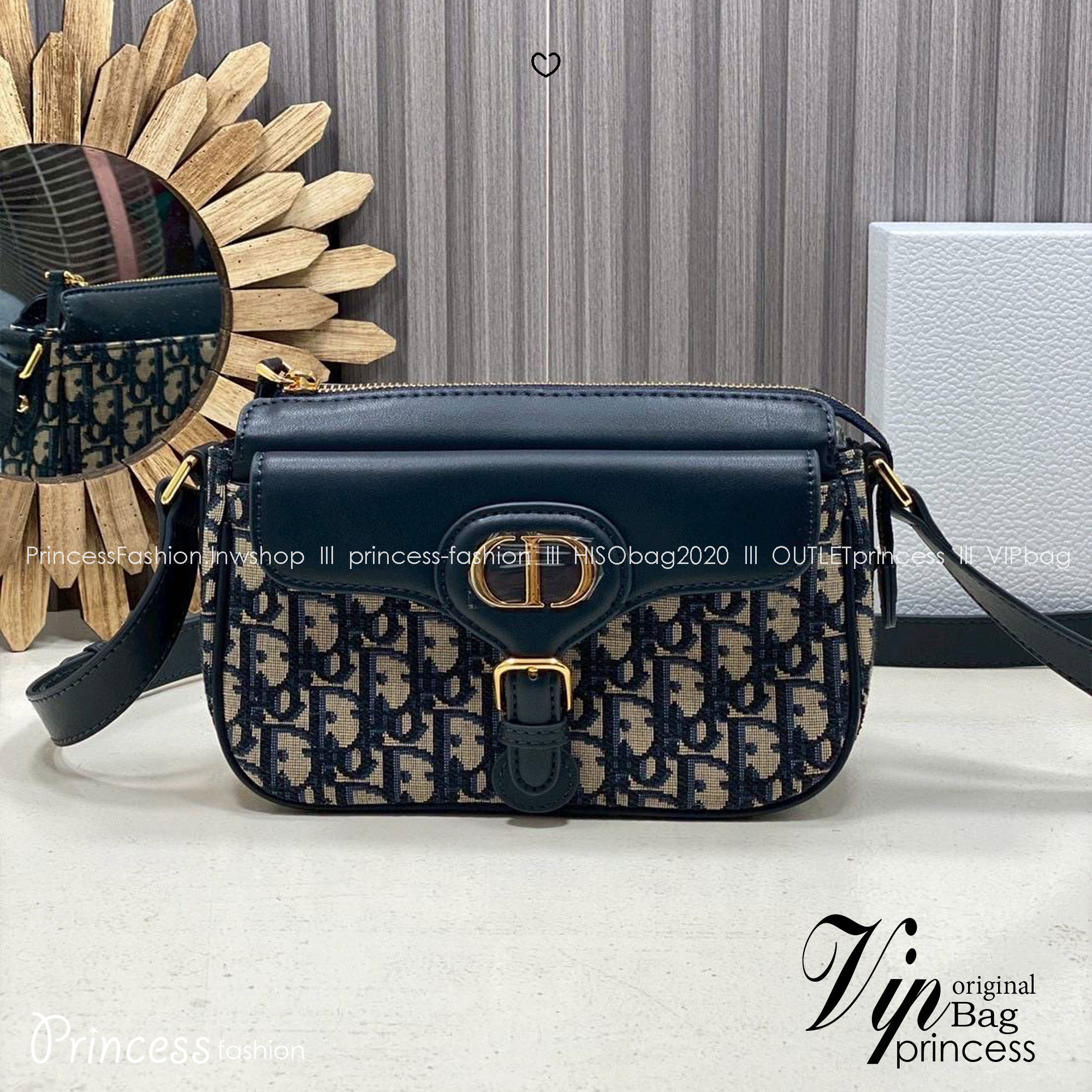 ORI หนังแท้ | DIOR Small 30 Montaigne Pocket Bag กระเป๋าสะพาย รุ่นใหม่สําหรับ Fall 2025 โดดเด่นด้วยลายเส้นอันงดงามและขนาดที่กะทัดรัด