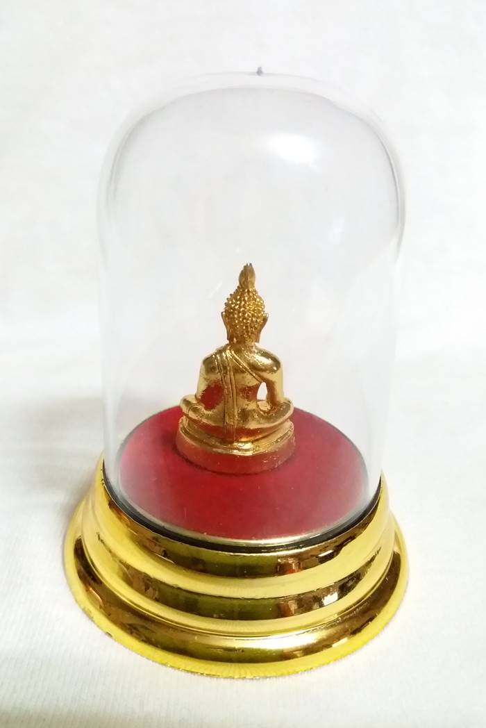 สินค้าหมดค่ะ องค์หลวงพ่อทันใจเนื้อทองครอบแก้วใบคาถาค่ะ