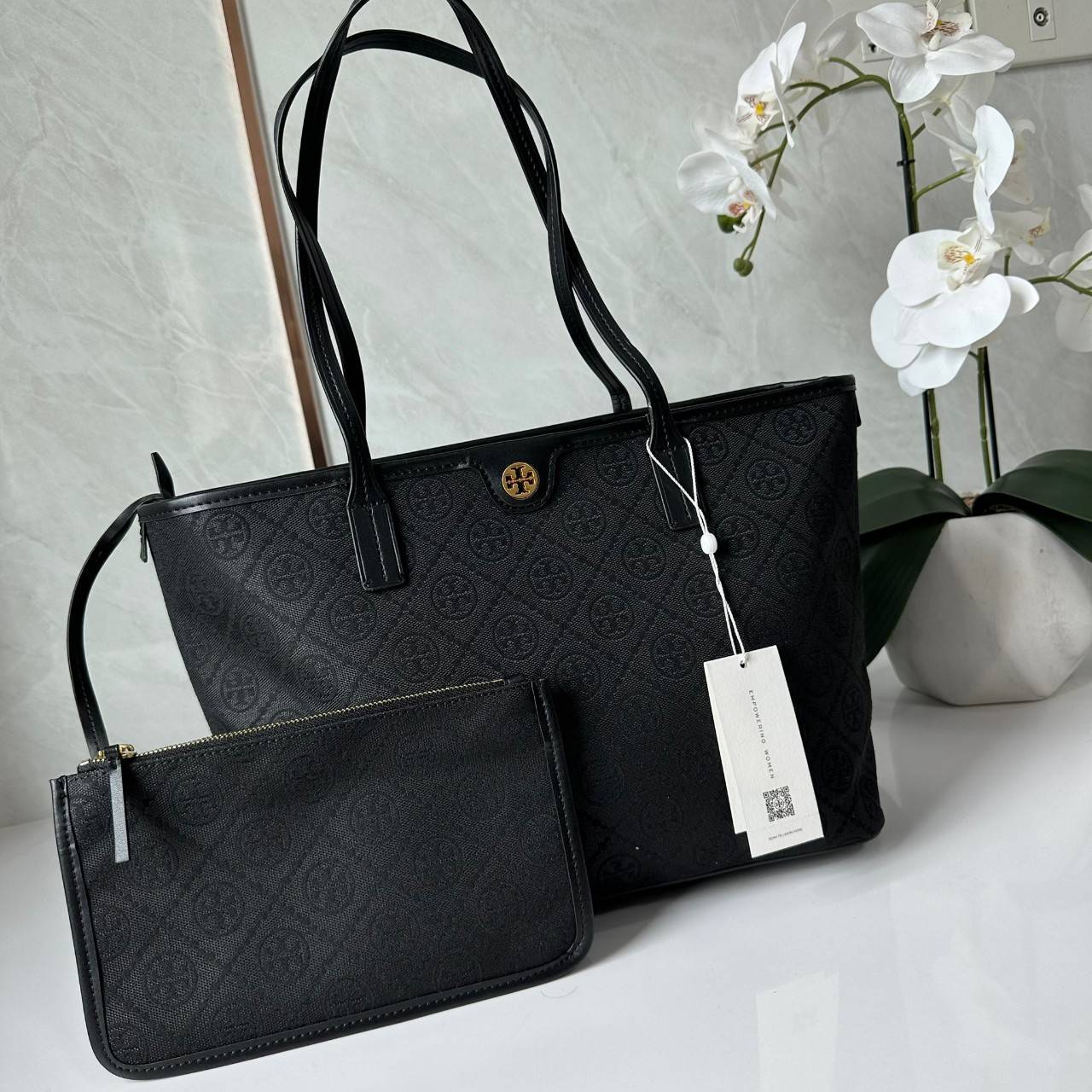 TORY BURCH T MONOGRAM SMALL ZIP TOTE (ใบเล็ก) กระเป๋าทรงโท้ทพร้อมกระเป๋าใบเล็ก วัสดุผ้าแจ็คการ์ดตัดขอบหนัง