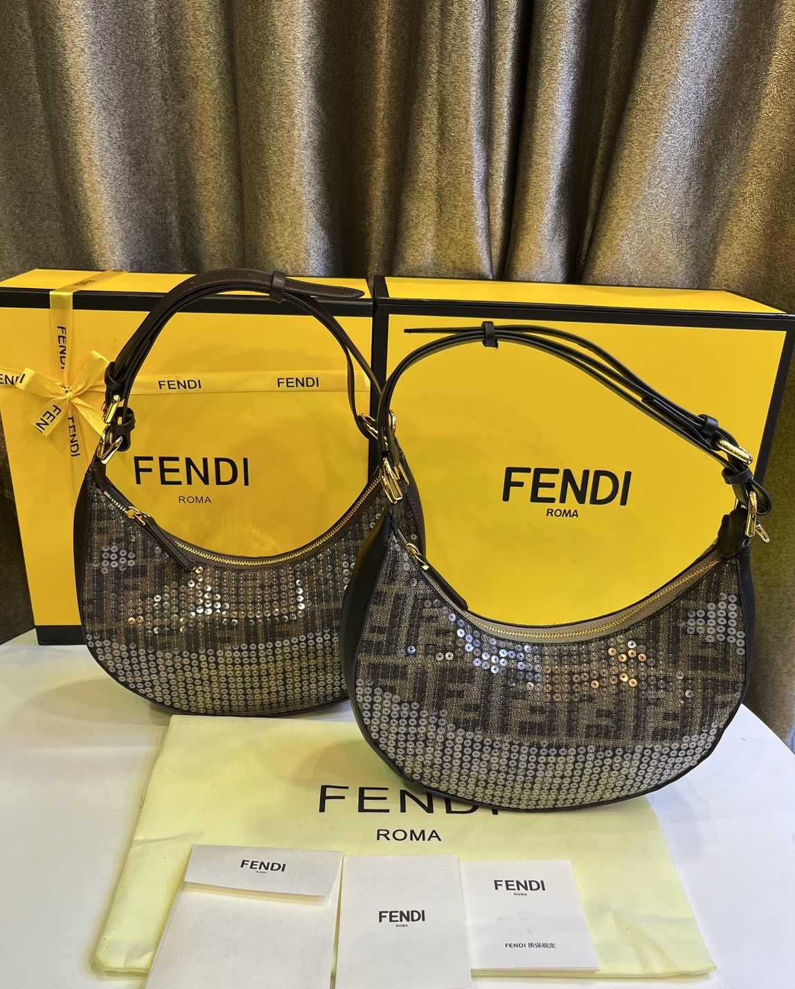 FENDI Fendigraphy Hobo Bag Brown fabric charm / Fendi hobo bag พร้อมส่ง กระเป๋าสะพายไหล่เฟนดิปักเลื่อมรุ่นใหม่ สวยหรู **สินค้าเกรดออริจินอล 1:1 สลับแท้