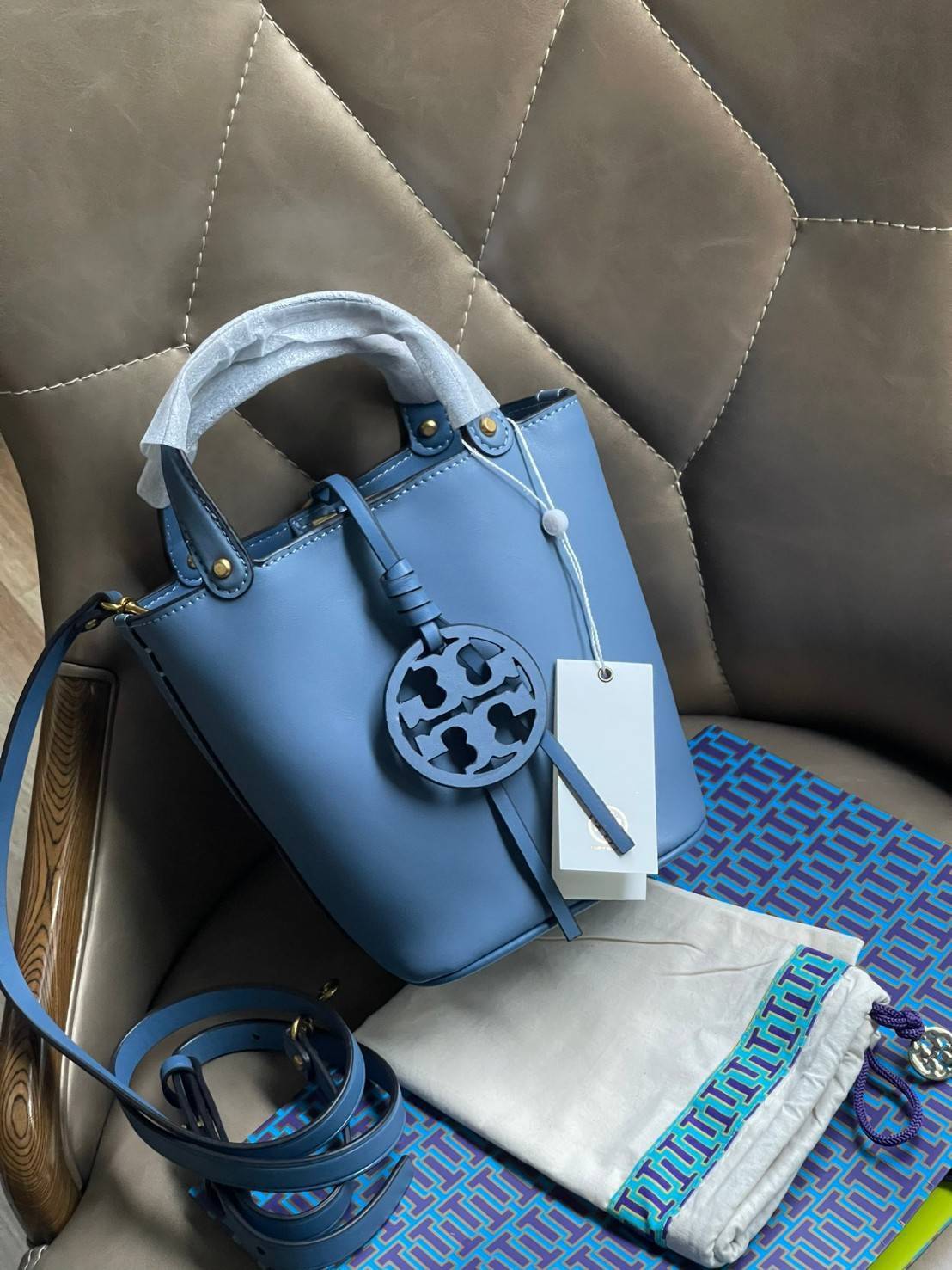 ของแท้ 💯% Tory burch miller mini bucket bag กระเป๋าทรงคลาสสิคจากTory burch มาพร้อมกับรูปทรงถัง ขนาดน่ารักกำลังดี