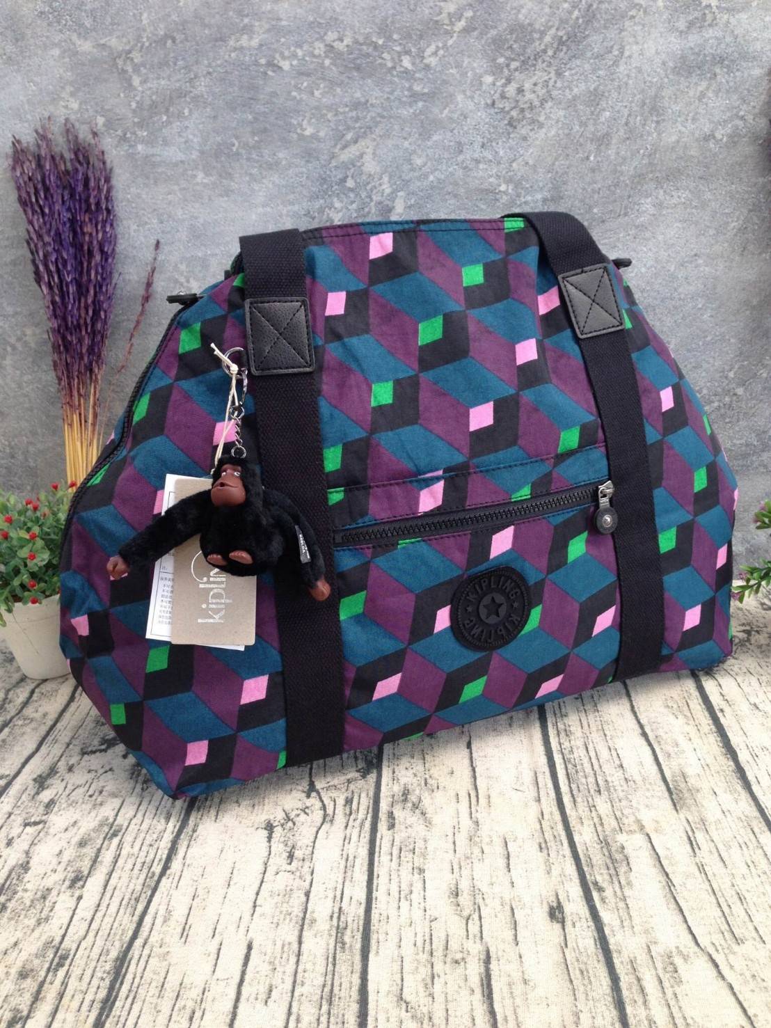 🎄NEW! KIPLING ART M (LARGE) รุ่นใหม่ล่าสุด ชนช็อปใบใหญ่จุใจวัสดุ Cotton+Polyester 100% สามารถรูดซิปมุมกระเป๋าเปลี่ยนทรงได้ไม่จำเจ หูหิ้วสะพายไหล่ได้ มือจับหูหิ้วเป็นหนังปั้มโลโก้ พวงกุญเเจลิงถอดเเยกใช้ได้ เปิดปิดด้วยซิป มีช่องซิปด้านหน้าและหลังหัว