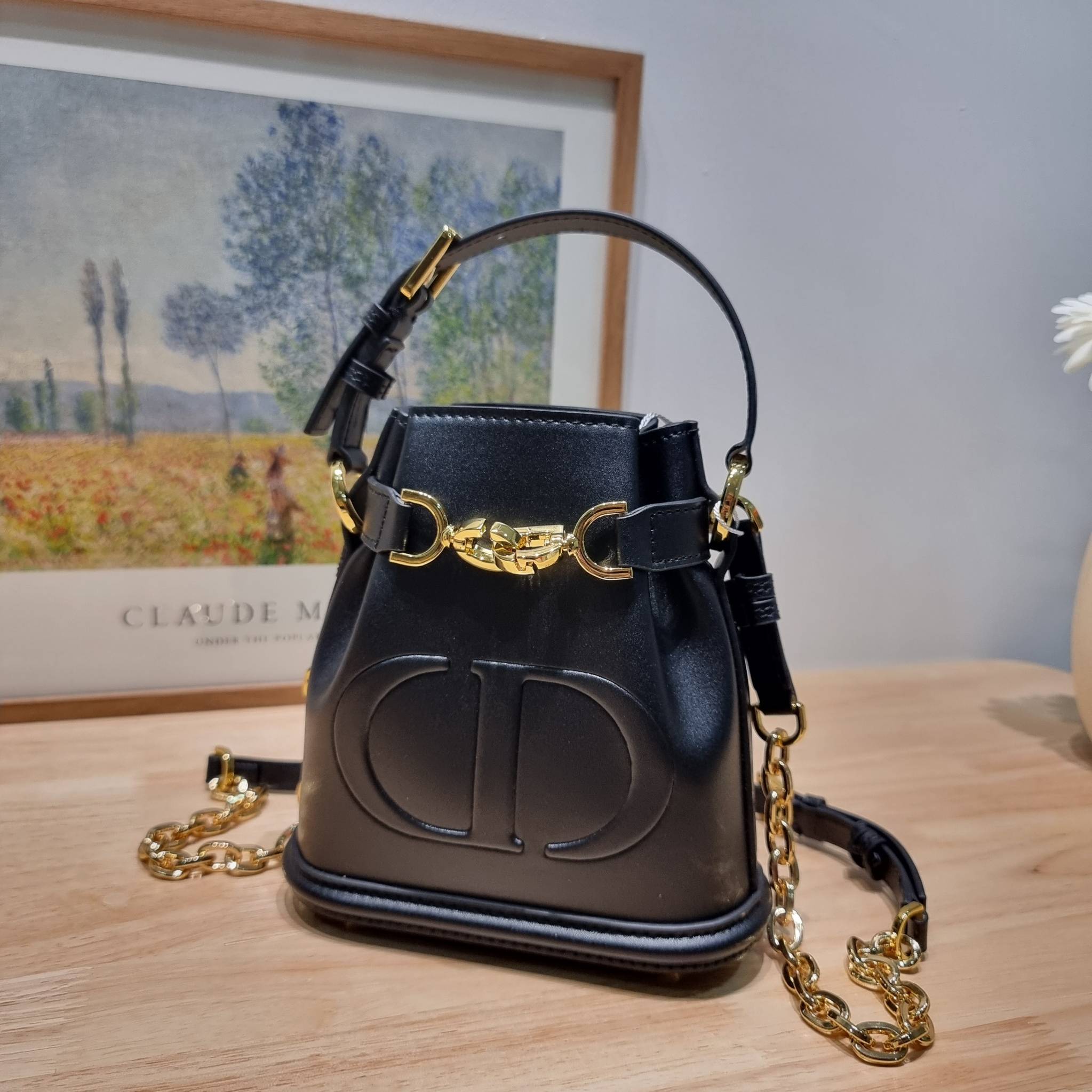 CD SMALL C'EST BAG 17cm / Dior bucket bag พร้อมส่ง กระเป๋าสะพายสุดคลาสสิค ดีไซน์หรู ไซส์เล็กกะทัดรัด ใช้งานง่าย สะพายได้ทุกโอกาส **ล็อทราคาพิเศษสุดคุ้ม