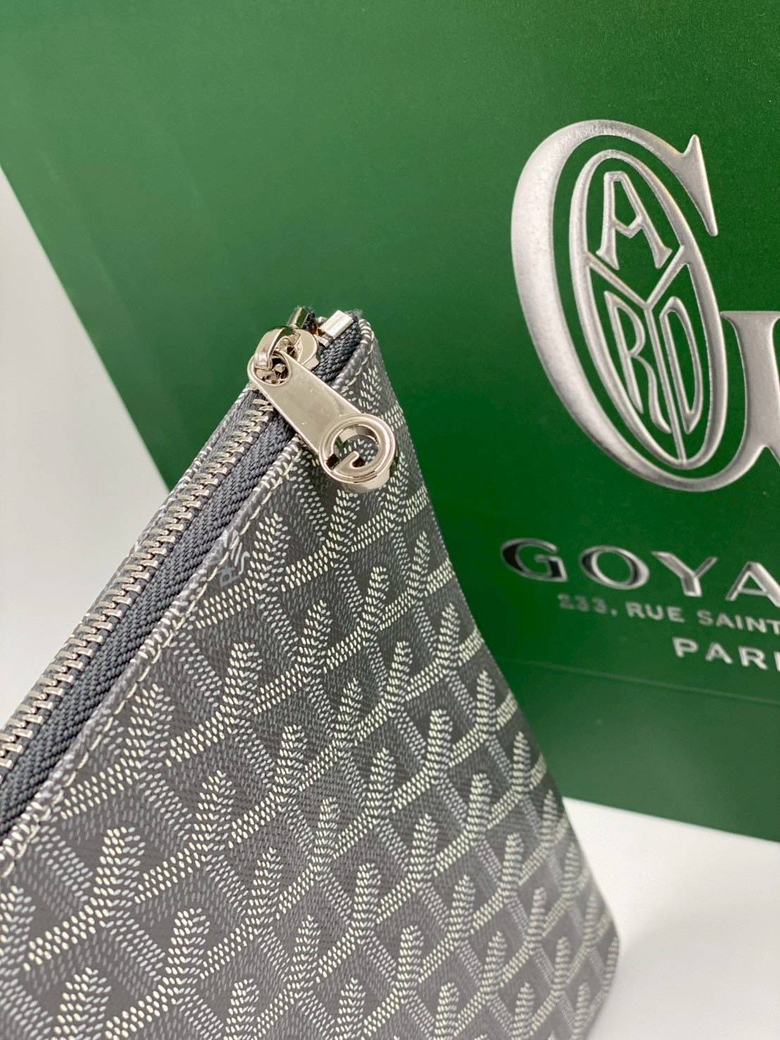ORI หนังแท้ | GOYARD Senat MM Pouch / GOYARD Clutch Bag กระเป๋าทรงพอชคลัช ใช้เป็นกระเป๋าจัดระเบียบสำนักงานได้ เหมาะสำหรับใส่เอกสารขนาด A4, จัดระเบียบสิ่งของในกระเป๋า หรือใช้เป็นกระเป๋าคลัตช์สำหรับใช้ในชีวิตประจำวัน