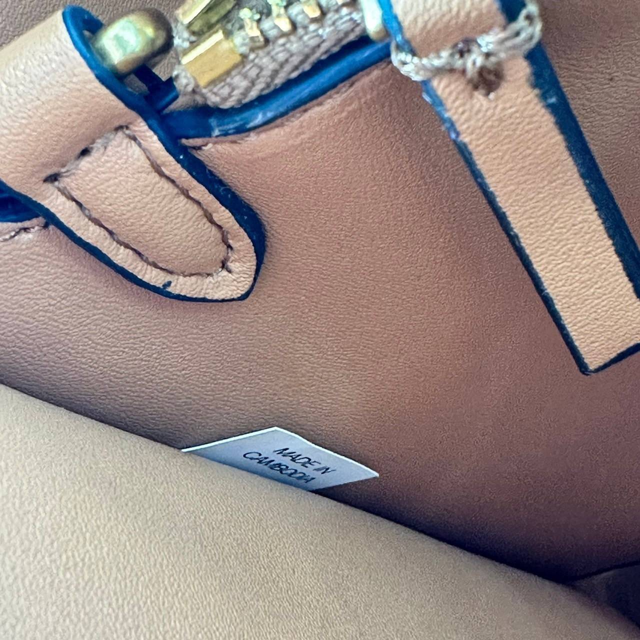 TORY BURCH PERRY DENIM TRIPLE-COMPARTMENT SMALL TOTE BAG กระเป๋าคล้องแขนและสะพายไหล่ทรงโท้ท คอลเลคชั่นใหม่ล่าสุด สวยหรู ลุคคุณนาย