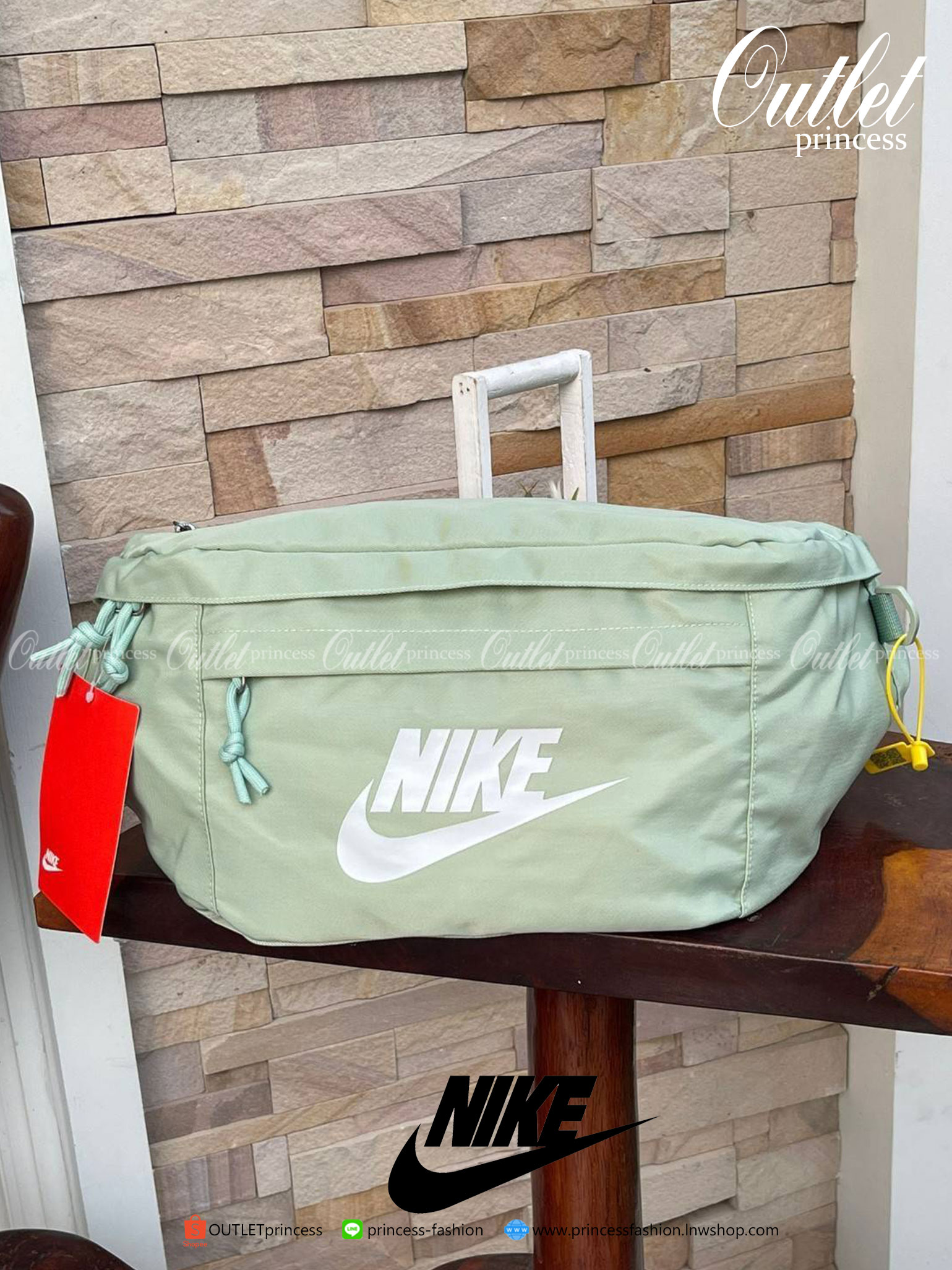 Nike Tech hip pack กระเป๋าคาดเอว Nike Tech รุ่นใหม่ชนช้อป!! ให้คุณหยิบใช้อุปกรณ์กีฬาและพกพาได้อย่างง่ายดาย