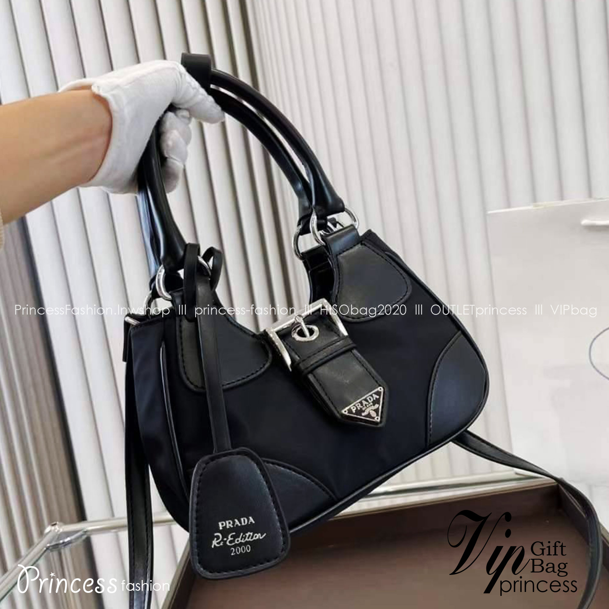 PRADA Moon Re-Nylon and leather bag ใหม่ล่าสุด กับคอลที่ใครๆเห็นก็ต้องรัก ขนาดกำลังน่ารัก ดีไซน์สวยดุ และยังดูแพงได้อีก