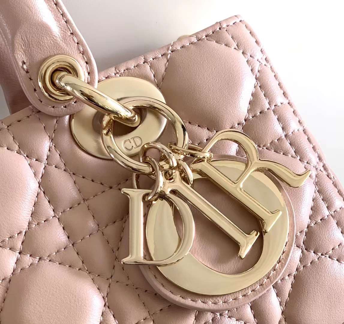 DIOR Medium Lady D-Joy Bag / LADYDIOR กระเป๋าสะพายสง่างามเหนือกาลเวลา เกรดท็อปออริ สลับแท้ 1:1