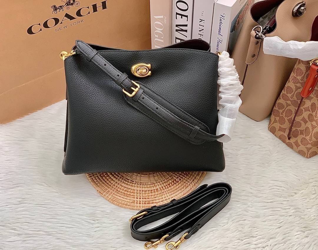 COACH WILLOW SHOULDER BAG ((C2745//C2590//C2621)) พร้อมส่งที่ไทย รุ่นแนะนำค่ะ🔥🔥 🔺กระเป๋าหิ้ว//คล้องไหล่//สะพายข้าง สุดคุ้ม! หนังแท้ชั้นดี ได้ไปหลงรักแน่นอนค่ะ หนังสวยมากๆ😘 🔺ตัวกระเป๋าแบ่งเป็นสองช่องหลัก ด้านนึงเป็นแ