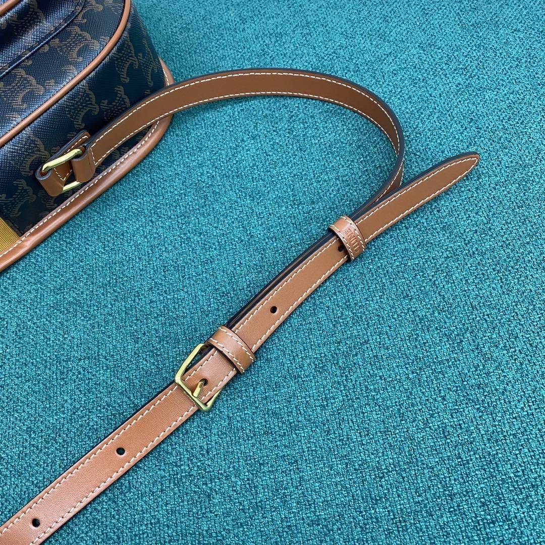 พรีเมี่ยมกิ๊ฟแท้ 100% 】หนังแท้ CELINE FOLCO IN TRIOMPHE CANVAS BAG (GWP) พรีเมี่ยมกิ๊ฟ Limited Edition จาก CELINE HAUTE PARFUME DUTYFREE COUNTER