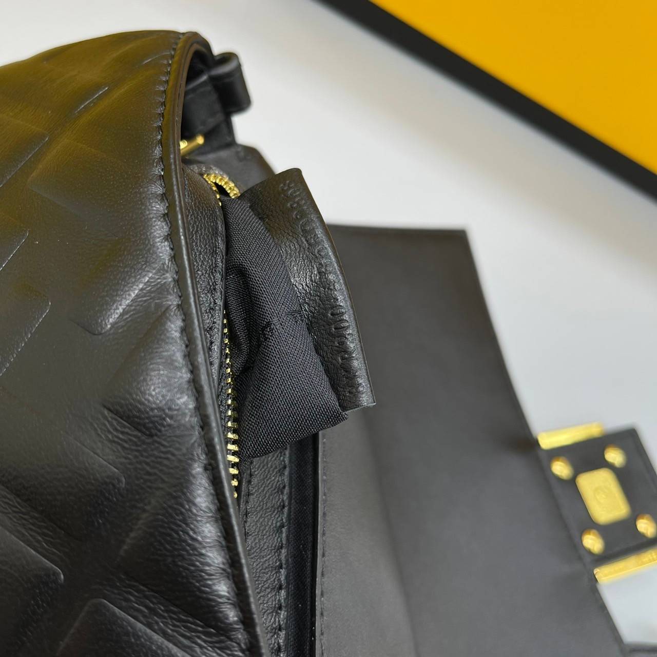 หนังแท้ FENDI Baguette Black leather bag พร้อมส่งที่ไทย ภาพสินค้าถ่ายจากงานขายจริง ใช้งานต่างประเทศได้ค่ะ