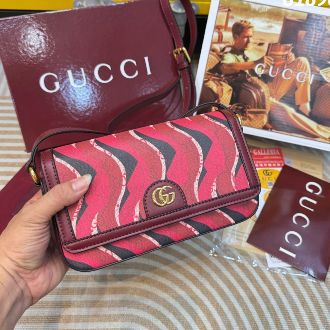 GUCCI Lunar New Year Printed super mini bag / GG Crossbody Bag กระเป๋าสะพายคอลใหม่ทรงสวยผู้ดี สีแดงขับผิวรับทรัพย์ ลวดลายรูปงูในตำนานเสริมความงดงามสวยหรูโดดเด่นอย่างลงตัว