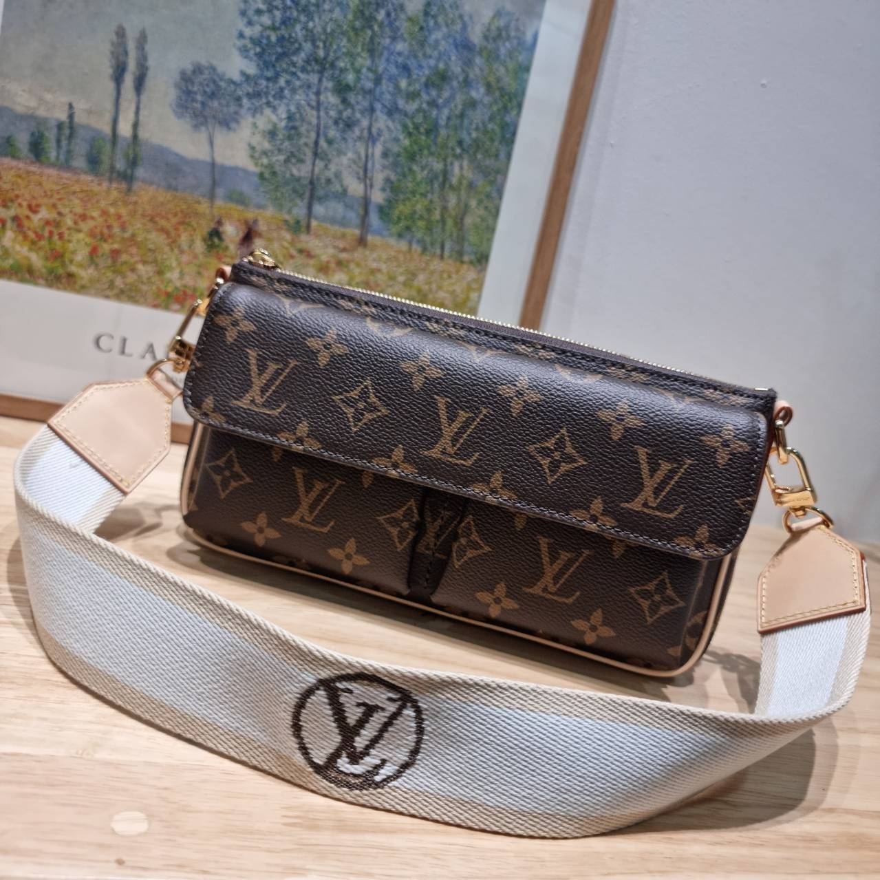 LV vivacite bag กระเป๋าสะพายมัลติ สายหนังครอสบอดี้ ปรับได้ตามต้องการ