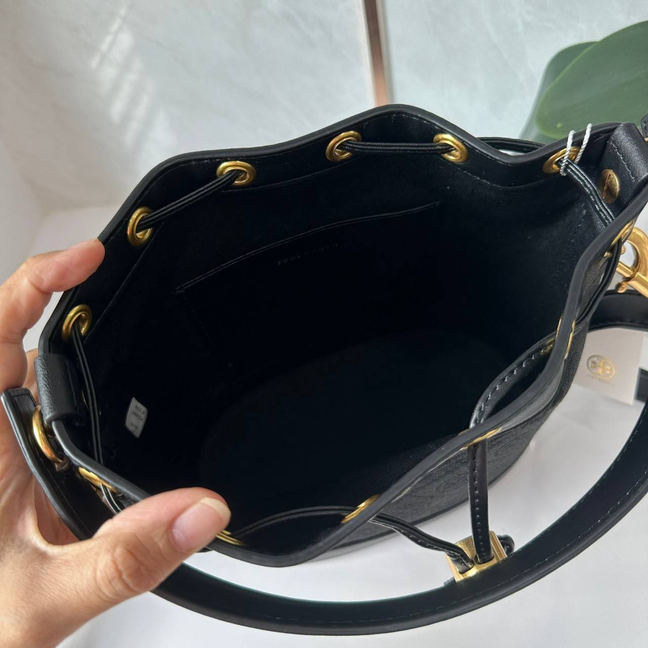 TORY BURCH T MONOGRAM BUCKET BAG jacquard black / Tory Bucket Bag สีดำคลาสสิก กระเป๋าทรงขนมจีบ รุ่นใหม่ล่าสุด วัสดุผ้าแจคการ์ด ตัดขอบหนังสวย